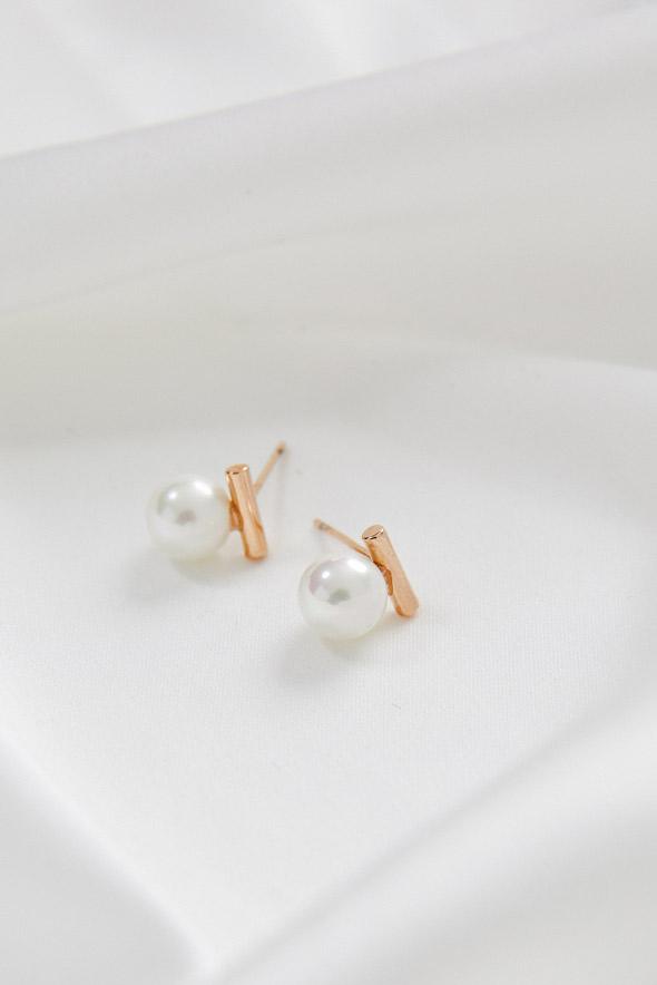 MILA - Minimalist Pearl Wedding Earrings - Rose Gold – AMELIE GEORGE ...